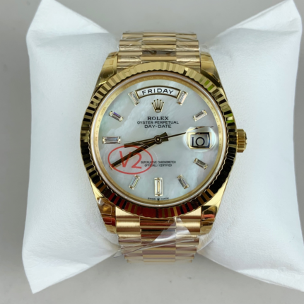 VS Factory Rolex Day-Date 40 Ref. 228238-0071 Yellow Gold White MOP Baguette Dial – Dandong 3255